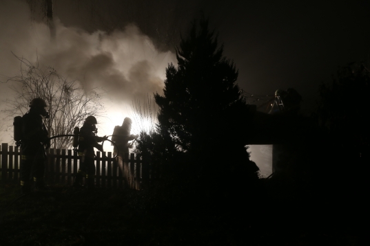 Brand einer Sauna im Garten eines Einfamilienhauses in Thalheim bei Wels