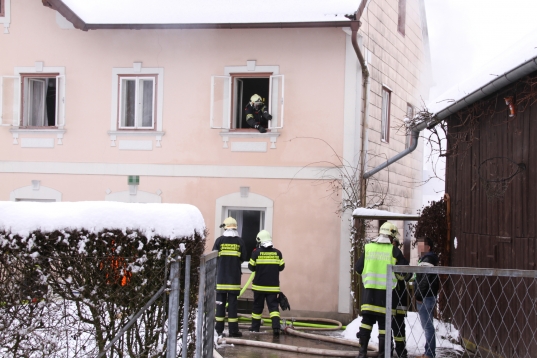 Feuerwehren bei ausgedehntem Kaminbrand in Kremsmünster im Einsatz