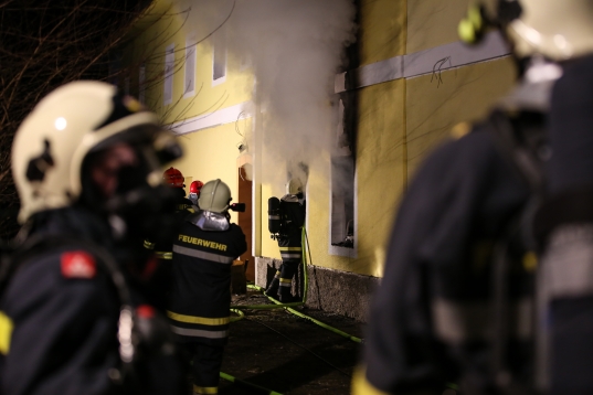 Fünf Feuerwehren bei Brand eines Wohngebäudes in Pucking im Einsatz