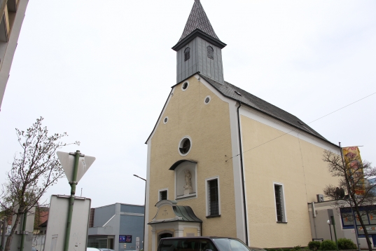 Kirchenbank aus der Marienkirche in der Welser Innenstadt gestohlen
