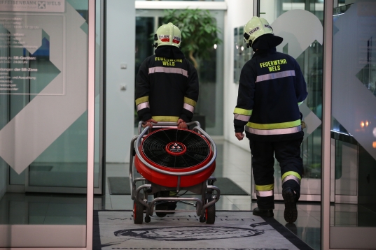 Feuerwehreinsatz durch Rauchentwicklung in einem Bankgebäude