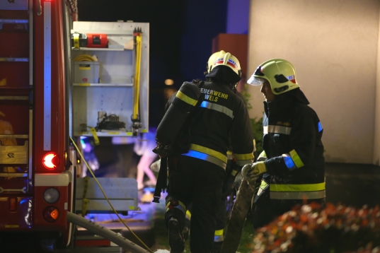 Verletzte bei Brand im Keller eines Mehrparteienhauses in Wels-Vogelweide