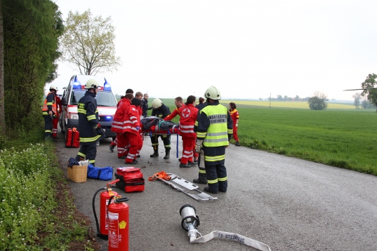 PKW-Lenkerin bei Verkehrsunfall in Steinhaus schwer verletzt