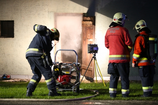 Brand im Keller eines leerstehenden Gebäudes in Wels-Pernau