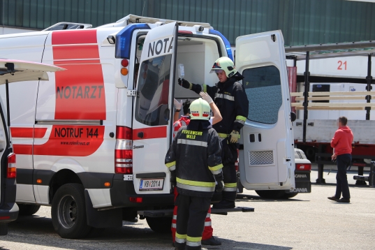 Sechs zum Teil Schwerverletzte bei schwerem Verkehrsunfall in Wels-Pernau