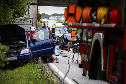 Menschenrettung nach Verkehrsunfall auf der Paschinger Straße in Marchtrenk