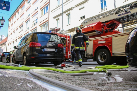 Feuerwehr bei Brand in einer Wohnung in der Welser Altstadt im Einsatz