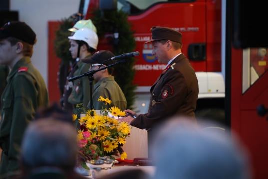 Feierliche Fahrzeugsegnung des neuen TLFA 2000 in Bad Wimsbach-Neydharting
