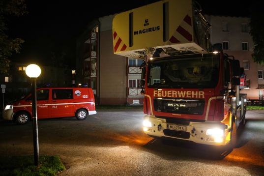 Brandverdacht in der Wohnung eines Mehrparteienhauses in Wels-Neustadt