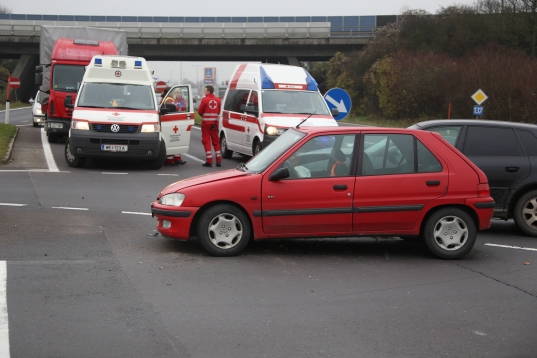 Verkehrsunfall auf Innviertler Straße bei Wels-Nord fordert drei Verletzte