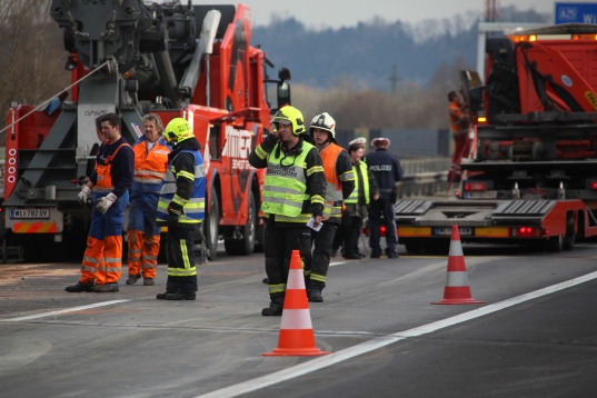 Schwerer LKW-Unfall auf der Welser Autobahn sorgt für umfangreichen Einsatz