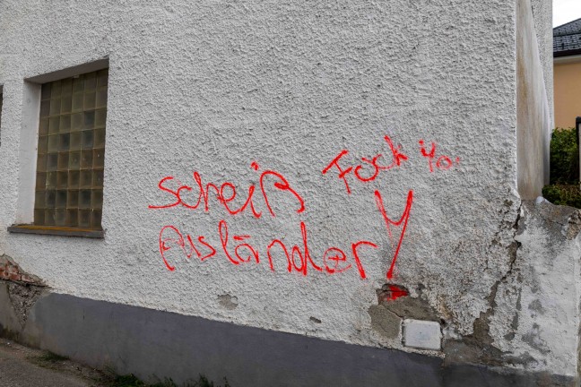 Sachbeschädigungen durch Graffiti in Helpfau-Uttendorf