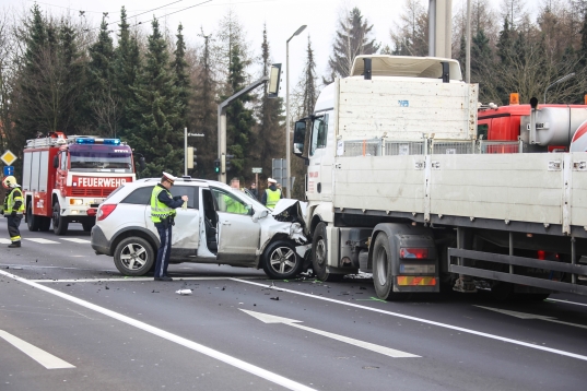 Schwerer Verkehrsunfall auf der Wiener Straße zwischen Pasching und Traun
