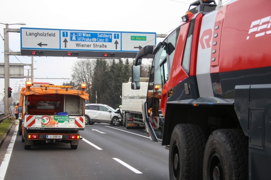 Schwerer Verkehrsunfall auf der Wiener Straße zwischen Pasching und Traun