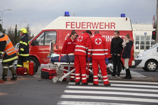 Fahrzeug bei Verkehrsunfall in Marchtrenk umgekippt - Lenker leicht verletzt