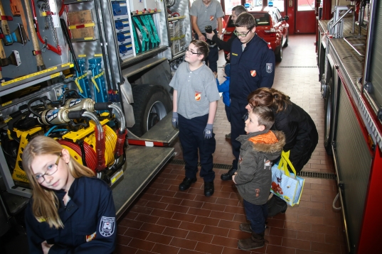 Adventlicher Tag der offenen Tür für Kinder bei der Feuerwehr der Stadt Wels