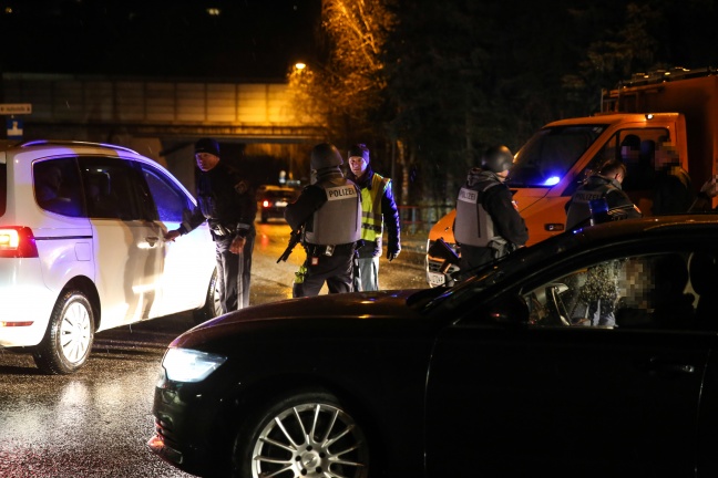 Polizisten mit Waffe bedroht - Täter bei Cobraeinsatz in Lambach festgenommen