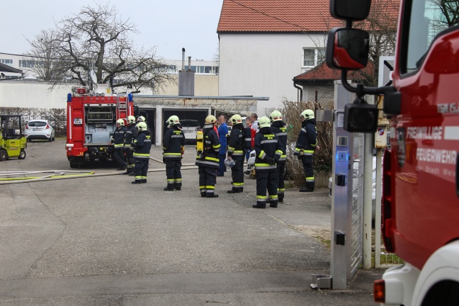 Brandeinsatz in einem Gewerbebetrieb in Wels-Lichtenegg