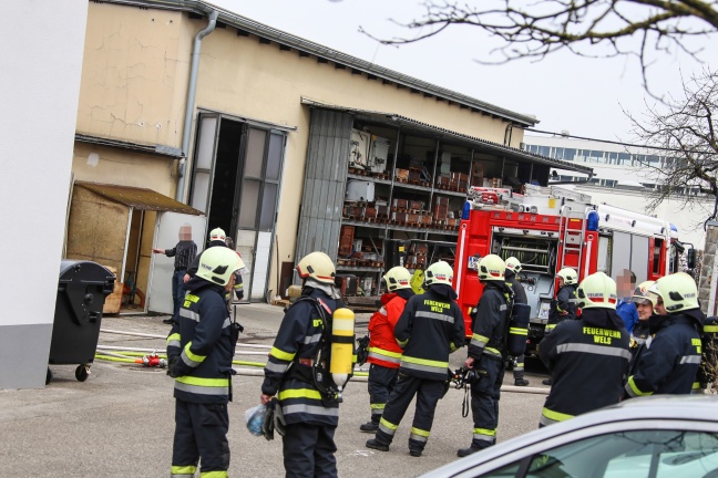Brandeinsatz in einem Gewerbebetrieb in Wels-Lichtenegg