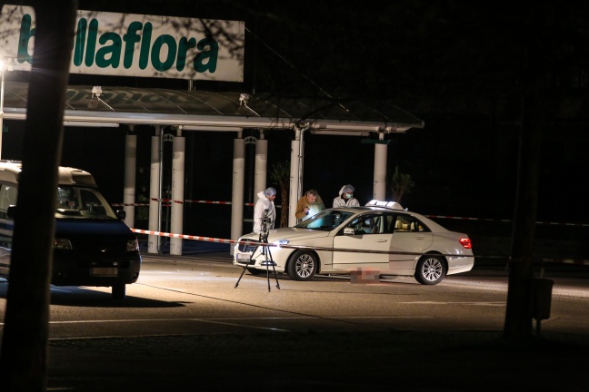 Taxilenkerin auf Parkplatz in Gunskirchen getötet