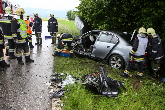 Schwerer Verkehrsunfall in Pettenbach fordert vier Verletzte