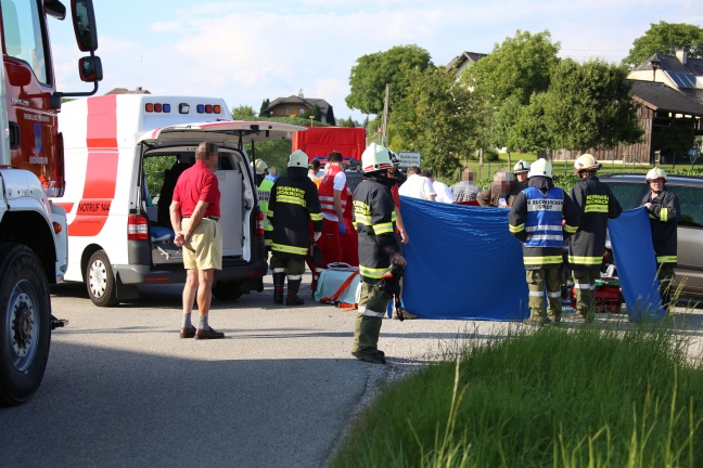 Mopedlenker bei schwerem Verkehrsunfall in Buchkirchen schwerst verletzt