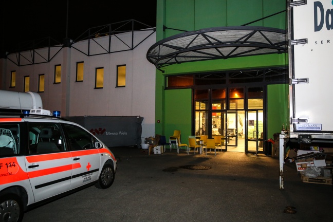 428 Flüchtlinge verbringen Nacht auf Montag im neuen Flüchtlingsnotquartier in Wels