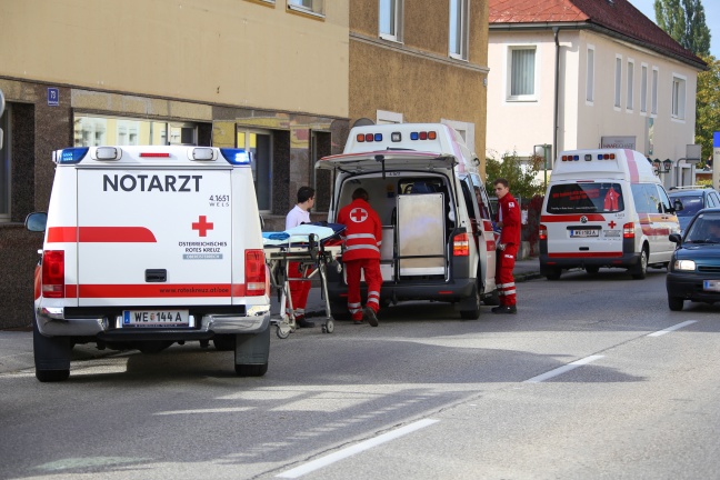 Zwei Arbeiter bei schwerem Arbeitsunfall mit Glasplatten in Wels-Neustadt verletzt