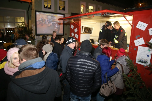 Tolle Perchtenshow bei Punschstand der Feuerwehr St. Marienkirchen an der Polsenz
