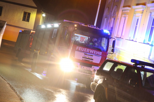 Feuerwehr bei gemeldetem Gasgeruch in Thalheim bei Wels im Einsatz