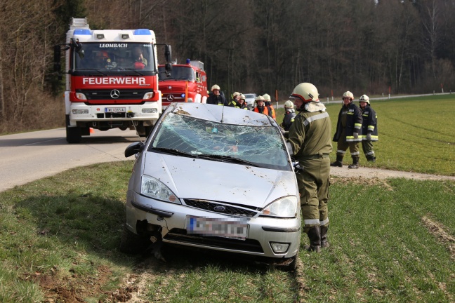 Ein Verletzter bei Überschlag mit Fahrzeug in Sipbachzell