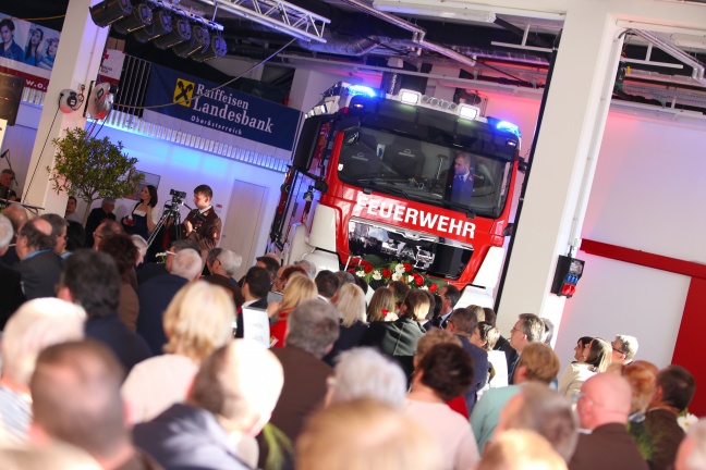 Modernisiertes Einsatzzentrum der Feuerwehr Traun mit gelungenem Festakt eingeweiht