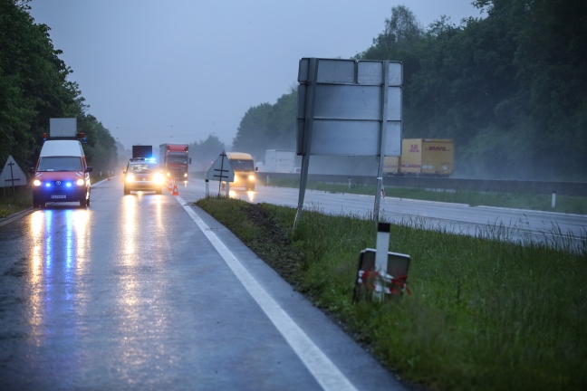 LKW-Unfall mit größerem Dieselaustritt auf der Innkreisautobahn in Pichl bei Wels