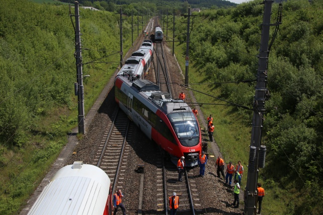 Regionalzug auf der Westbahnstrecke bei Vöcklabruck entgleist