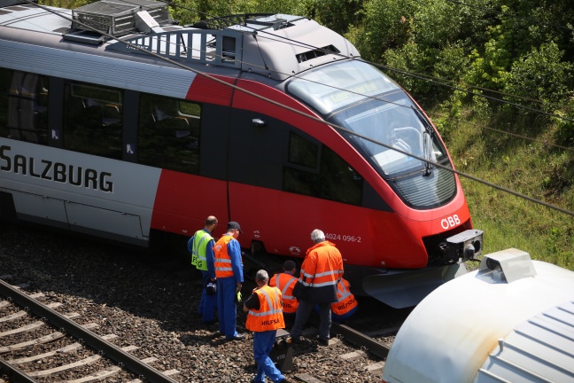 Regionalzug auf der Westbahnstrecke bei Vöcklabruck entgleist