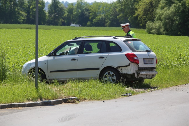 Fünf Leichtverletzte bei Kreuzungscrash in Wels-Schafwiesen