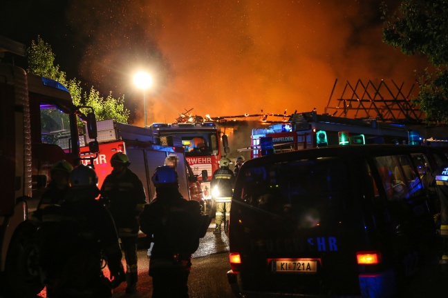 Großbrand auf einem Bauernhof in Pettenbach