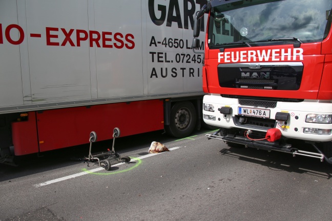 Fußgänger (80) in Lambach von LKW überrollt und getötet
