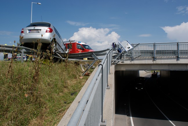 Spektakulärer Verkehrsunfall in Pasching