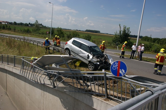 Spektakulärer Verkehrsunfall in Pasching