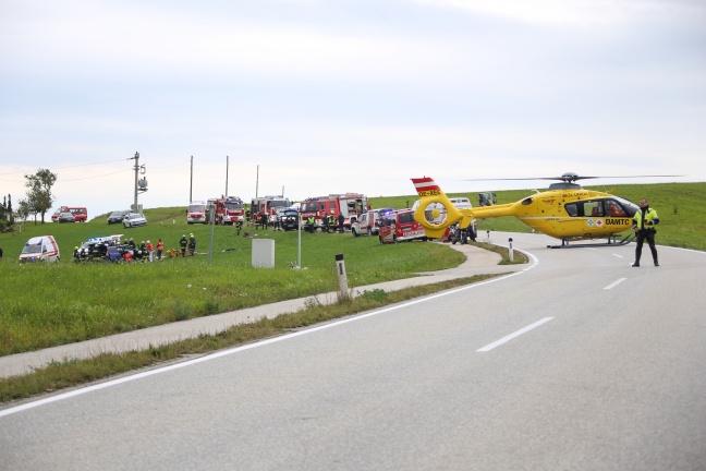 Vier teils Schwerverletzte bei schwerem Crash in St. Martin im Mühlkreis