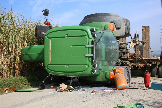 Ein Verletzter bei Verkehrsunfall mit Traktor in Allhaming