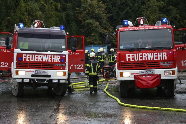 Foto: Zehn Feuerwehren bei Brand in einem Recyclingunternehmen in Ohlsdorf im Einsatz | Foto: laumat.at/Matthias Lauber Zehn Feuerwehren bei Brand in einem Recyclingunternehmen in Ohlsdorf im Einsatz