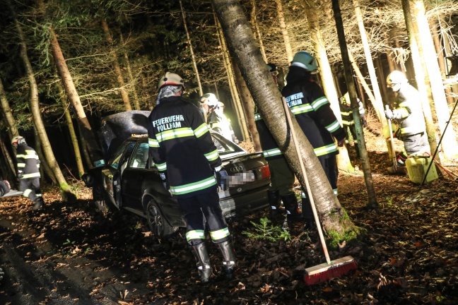 Drei teils Schwerverletzte bei Verkehrsunfall in Pollham