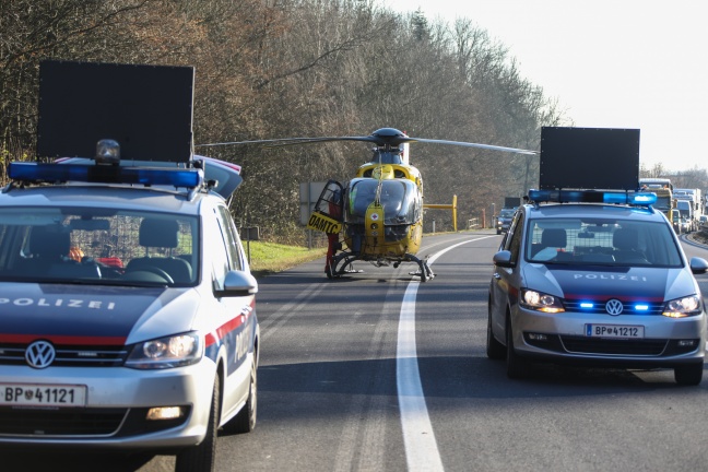 Schwerer Verkehrsunfall mit eingeklemmter Person auf der Innkreisautobahn bei Wels