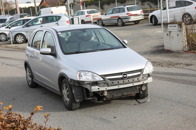 Crash zwischen PKW und Rettungsauto in Gunskirchen