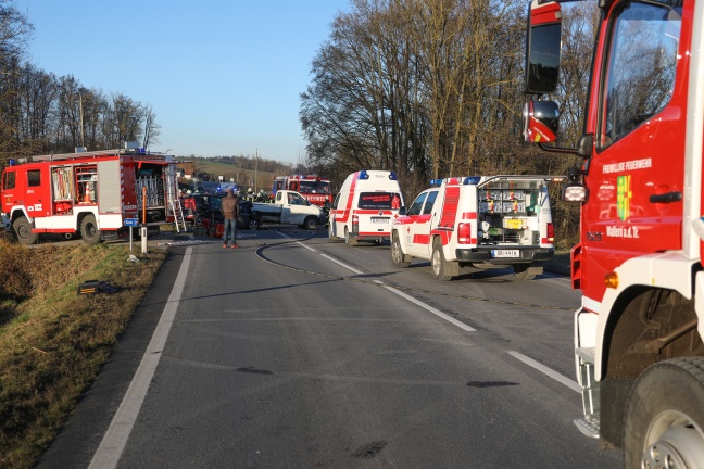 Schwerer Verkehrsunfall in Wallern an der Trattnach fordert drei Verletzte