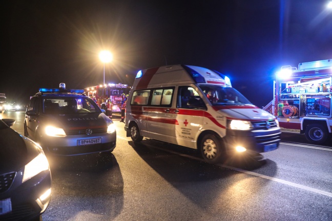 Vier teils Schwerverletzte bei schwerem Unfall in Pasching