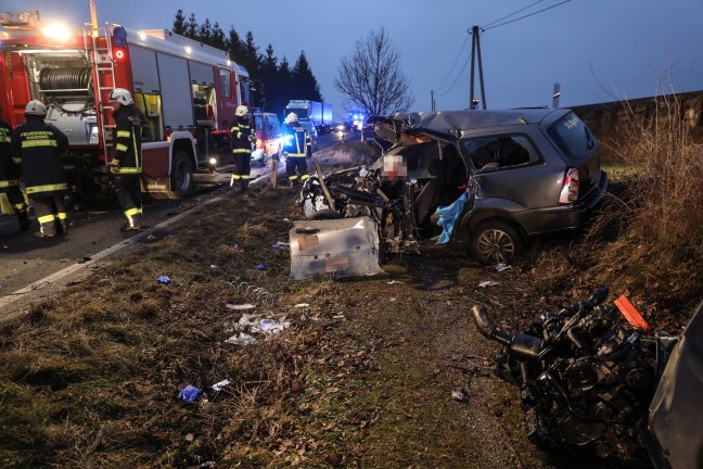Autolenker (21) erlag nach schwerem Verkehrsunfall bei Krenglbach seinen schweren Verletzungen