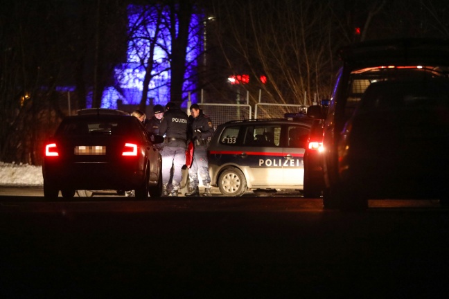 Räuber unmittelbar nach Überfall auf Tankstelle in Wels-Pernau festgenommen